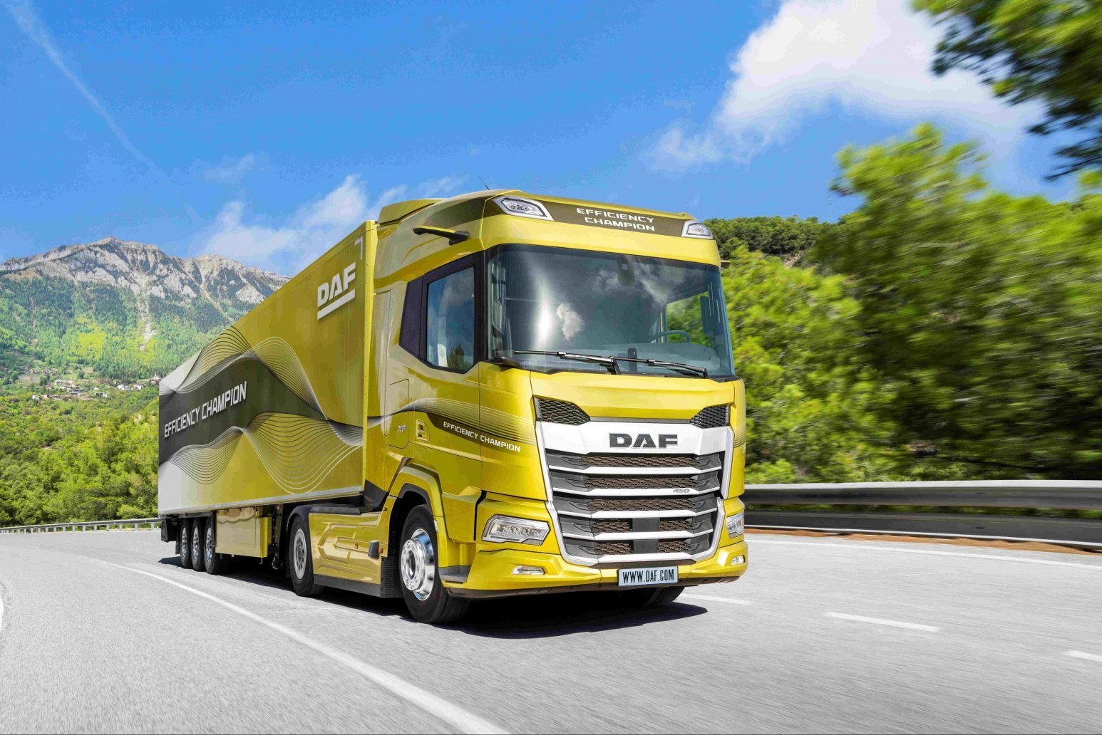 DAF raises efficiency bar with Efficiency Champion at RTX