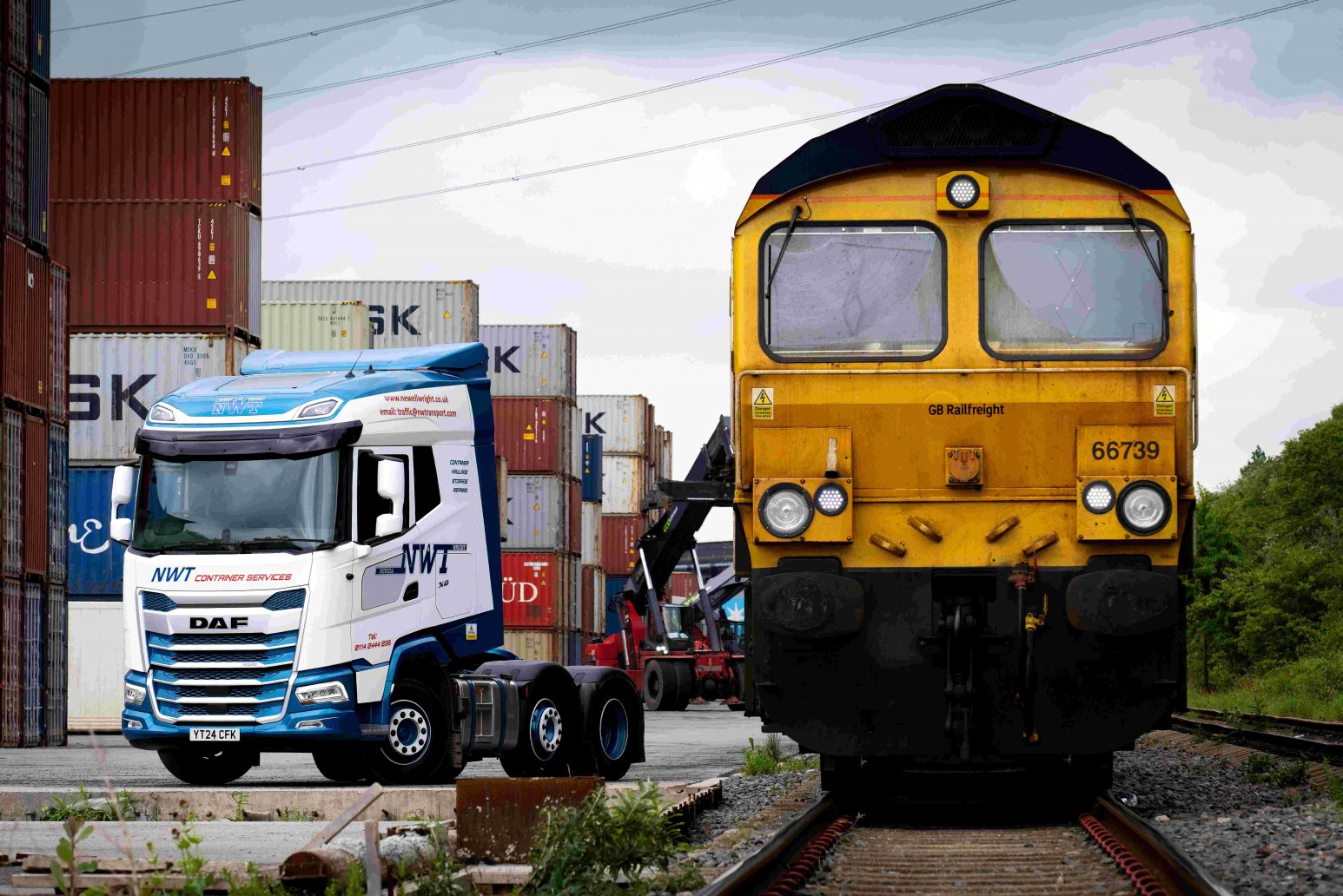 Newell & Wright: three-axle tractors signal DAF return