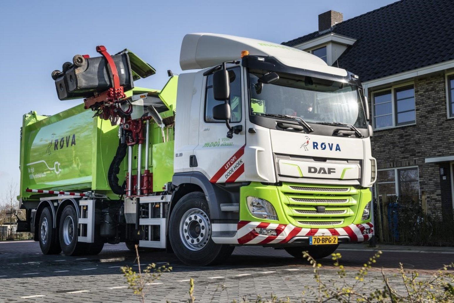First DAF CF Electric refuse collection truck delivered to ROVA