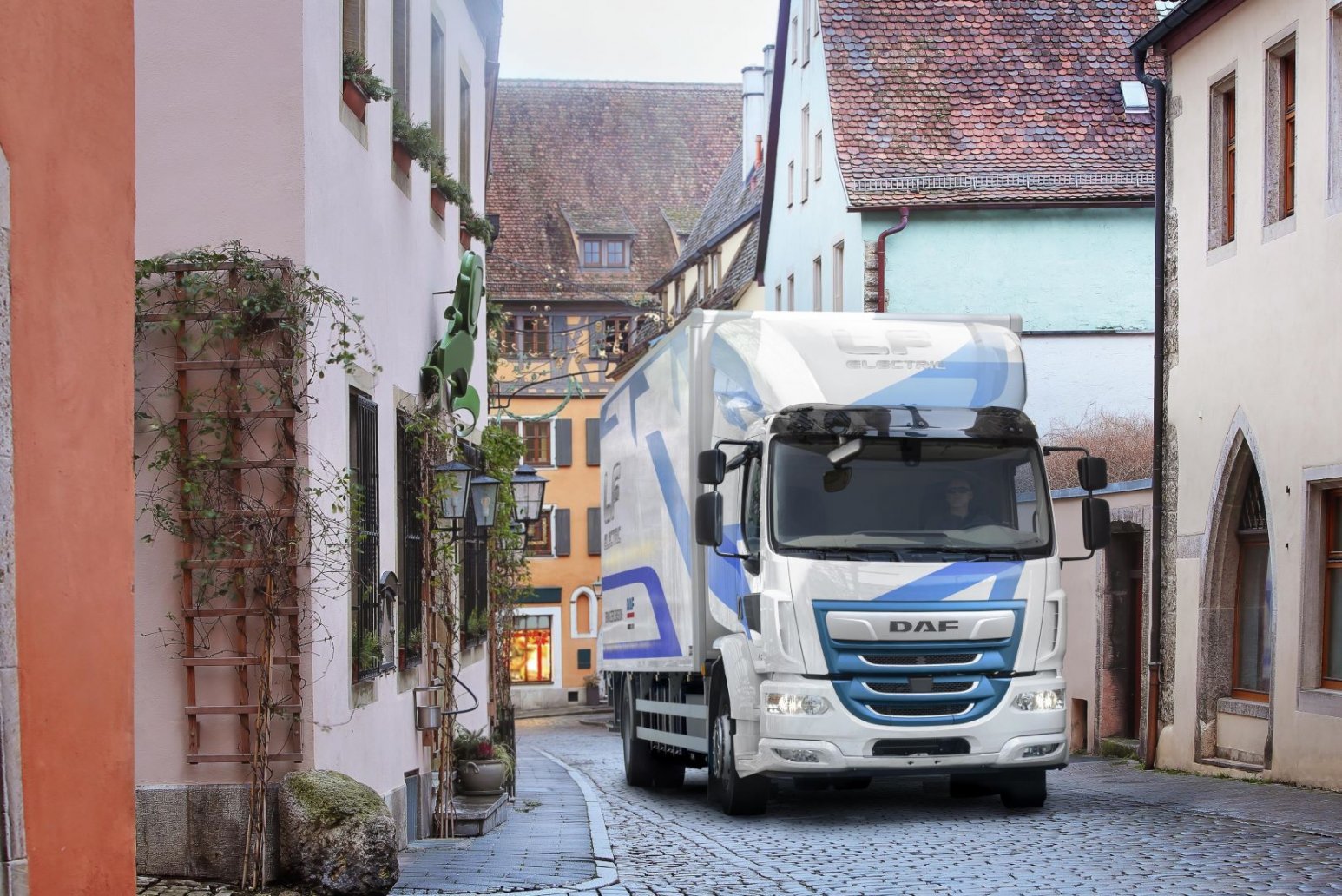 UK Government selects Leyland Trucks for electric truck trial